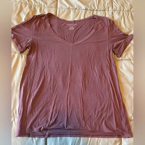 American Eagle soft and sexy v-neck t-shirt in maroon, Size S